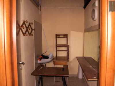 L'interno di uno dei camerini